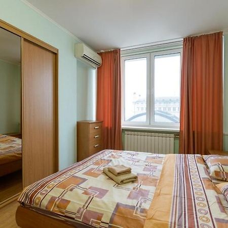 Апартаменти 3-Кімнатні Поруч З М. Театральна Kiev Luaran gambar